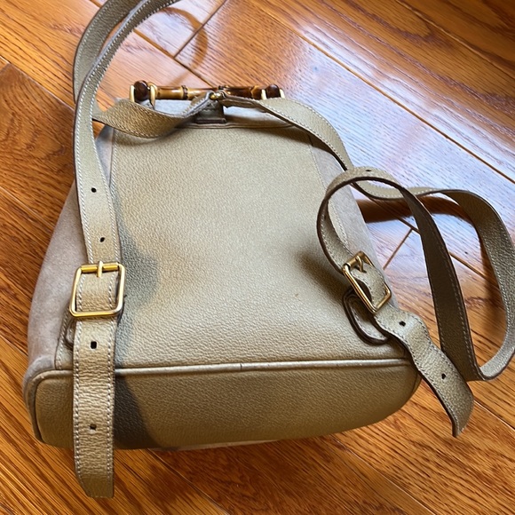 Gucci bamboo handle suede backpack - Picture 4 of 11